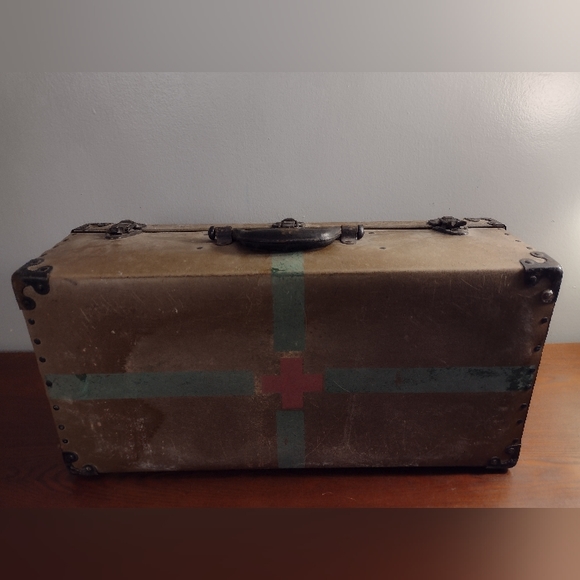 Antique Chest Trunk Locker Navy Army Red Cross Medic WW2 - Picture 1 of 7